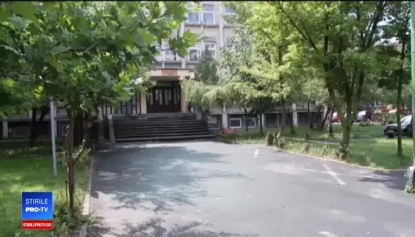 La o policlinică din Brașov toaletele sunt încuiate. Paznicul susține că pacienții ar fi de vină