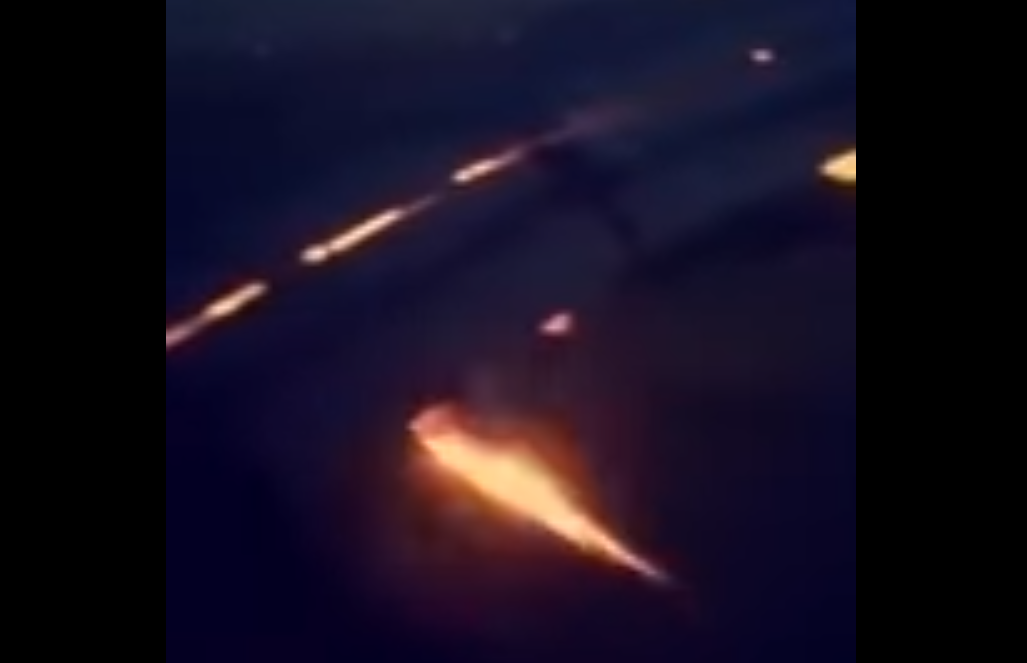 Un motor al avionului care transporta naţionala Arabiei Saudite a luat foc în zbor