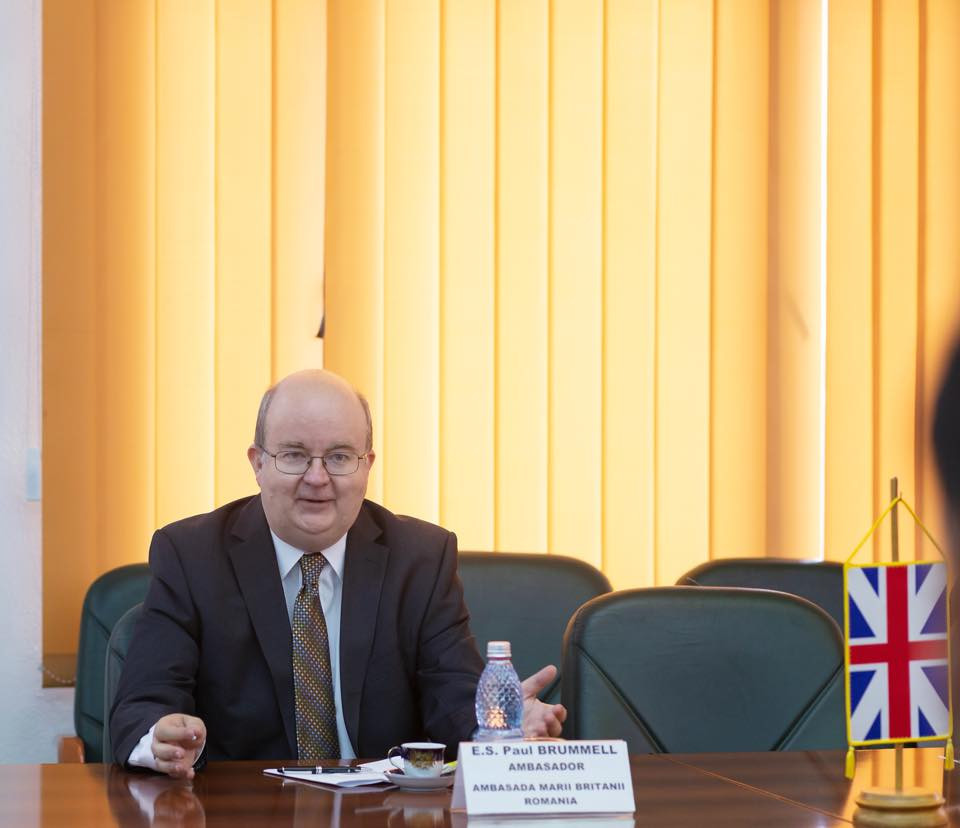 Steag greşit al Marii Britanii, la o întâlnire cu ambasadorul englez în România