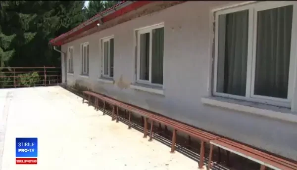 Taberele unde lenjeria și mobilierul sunt neschimbate de un deceniu. Cât costă un loc