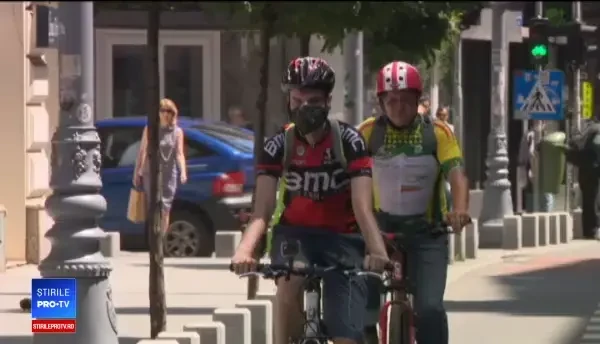 Experiment Știrile Pro TV. Cum arată masca unui biciclist după 14 ore, din cauza prafului din Capitală