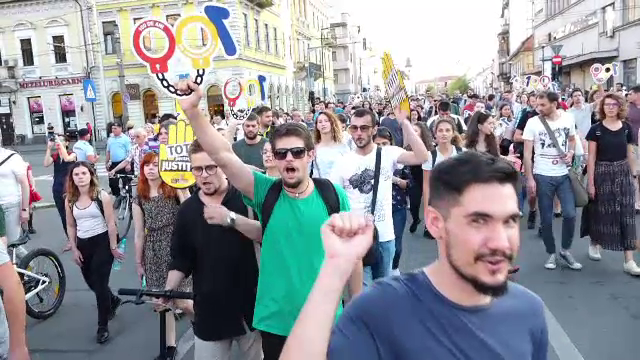 Protest cu 5.000 de persoane, la Cluj Napoca: „Ne-am săturat să acţioneze noaptea ca hoţii”