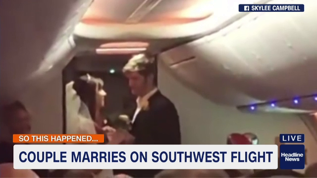 Surpriză pentru pasagerii unui avion. Au asistat la o căsătorie, fără să vrea
