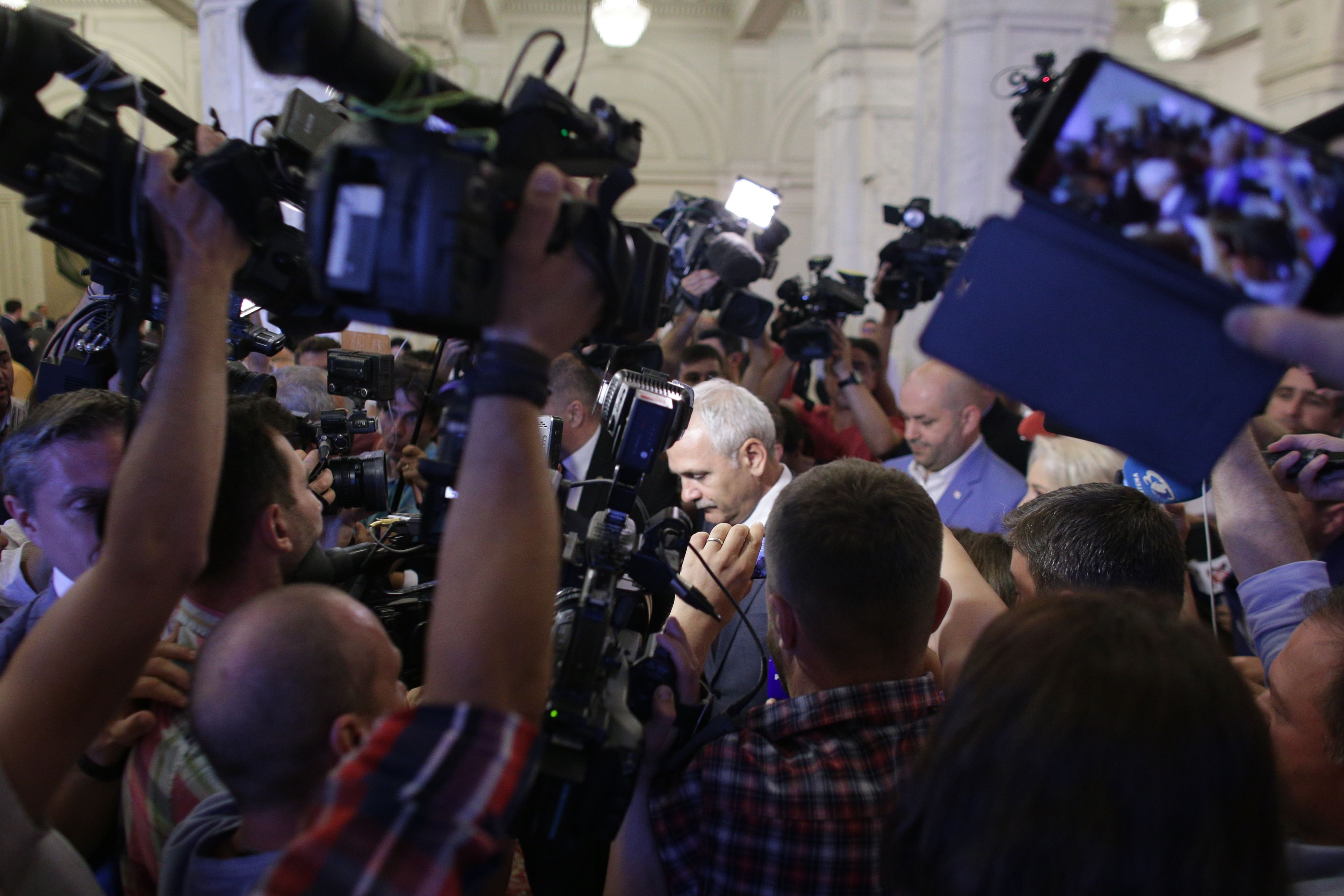 Reacția lui Liviu Dragnea la protestul de pe holul Parlamentului