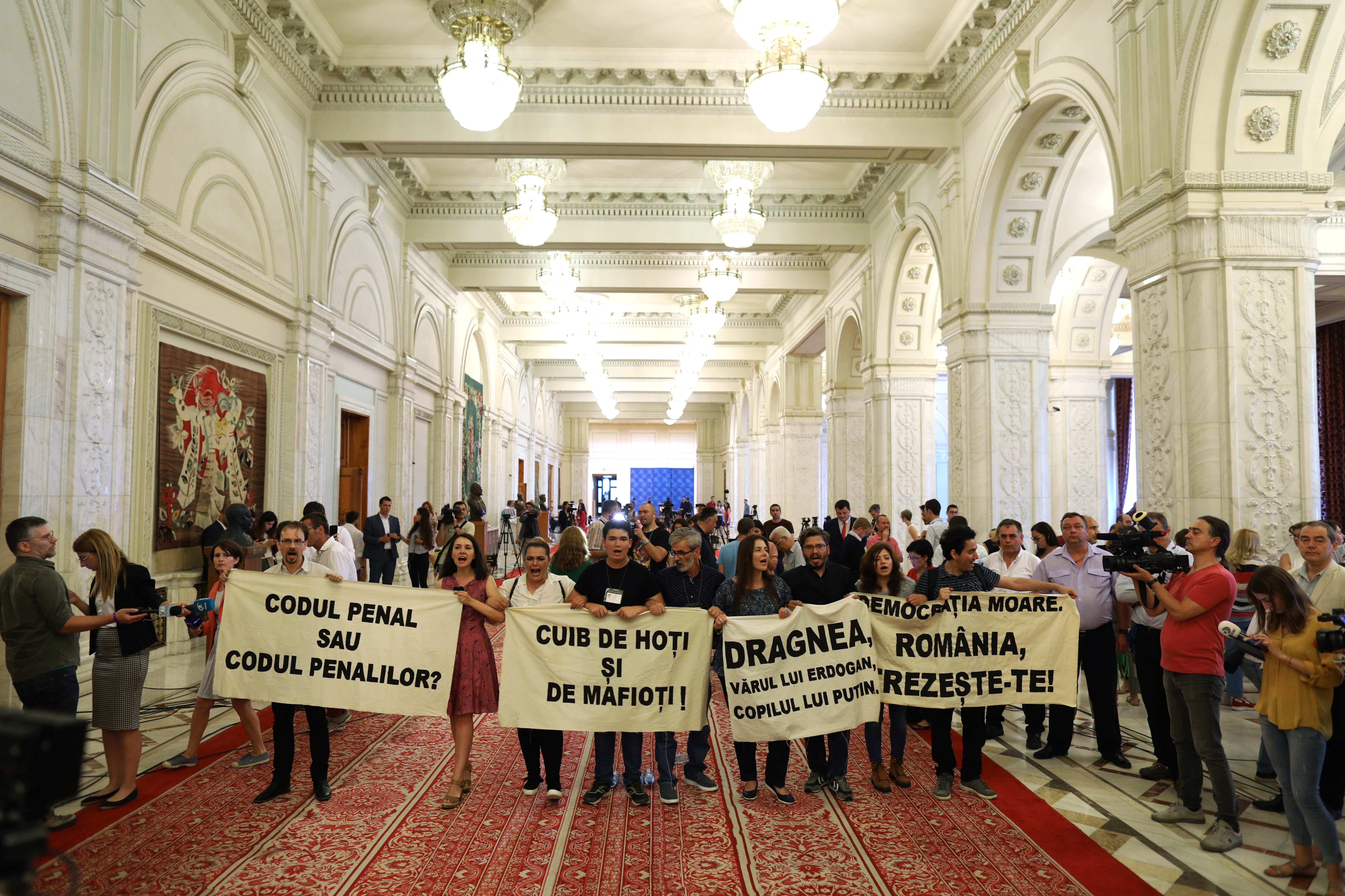 Protest în Parlament, după un discurs al premierului Viorica Dăncilă