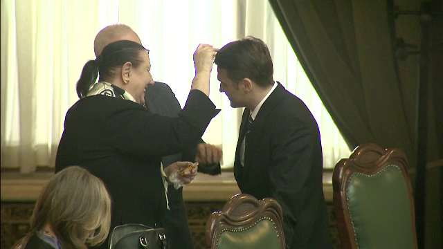 Dan Șova a ajuns la închisoare, miercuri seară, după ce s-a predat poliţiei