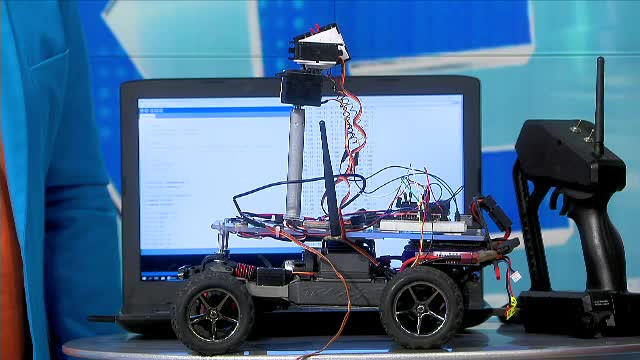 iLikeIT. Un băiat de 14 ani din România lucrează la maşina viitorului