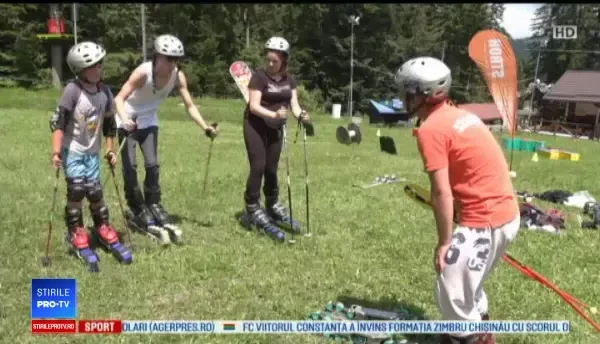 Cum se distrează turiştii pe pârtie, în plină vară