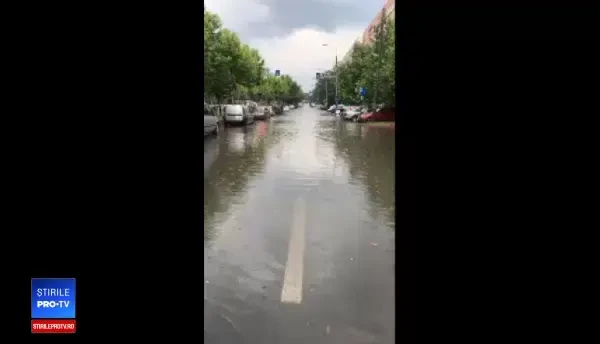 Aproape toate sectoarele din Capitală, afectate de precipitaţiile abundente