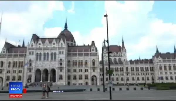 Cetățenii ungari care îi ajută pe migranți riscă un an de închisoare. Legea controversată adoptată de Parlament