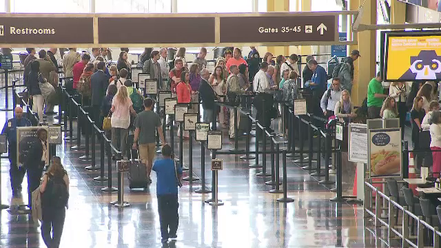 Gluma care s-ar fi putut încheia tragic. Ce au găsit polițiștii într-un bagaj, pe aeroport