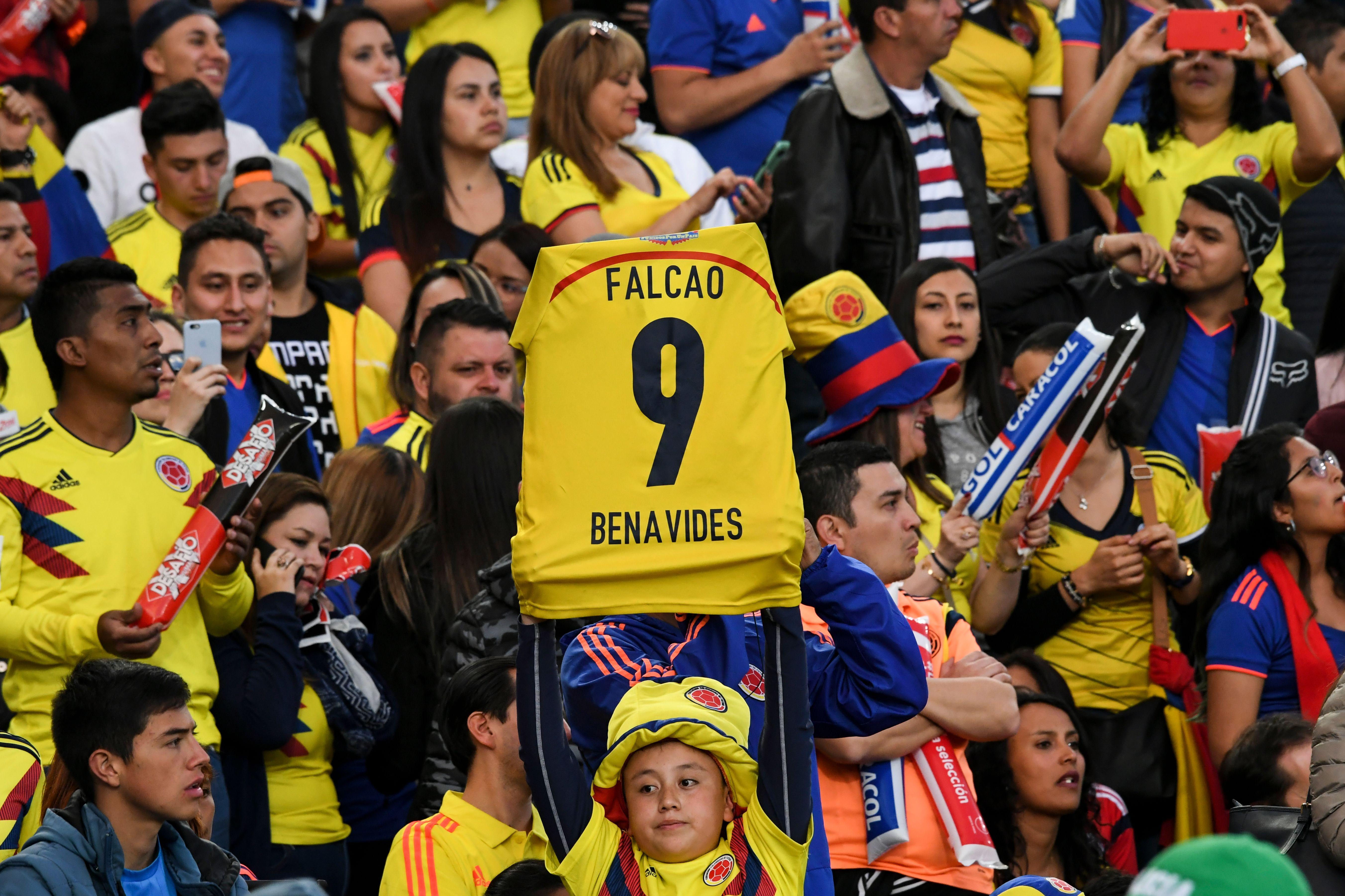 Poliţia columbiană a confiscat 14 tricouri ale naţionalei, impregnate cu cocaină