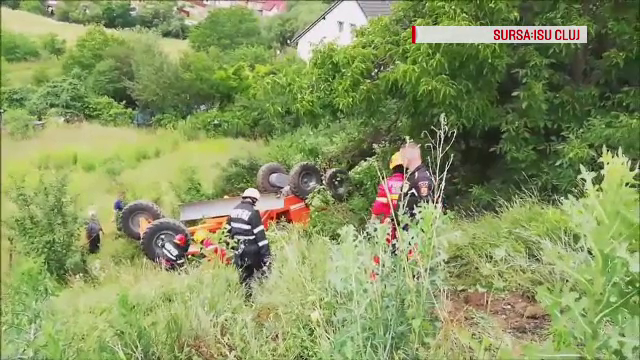 Bărbat prins în cabina zdrobită a unui tractor. Cum s-a petrecut accidentul