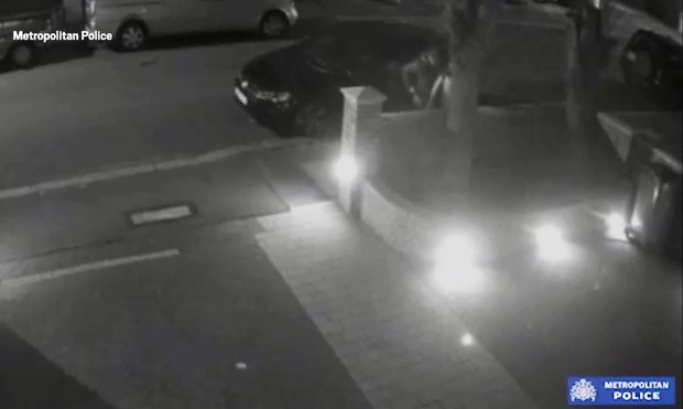 Pedeapsa primită de un român care și-a ucis iubita, în UK. Crima, surprinsă de camere