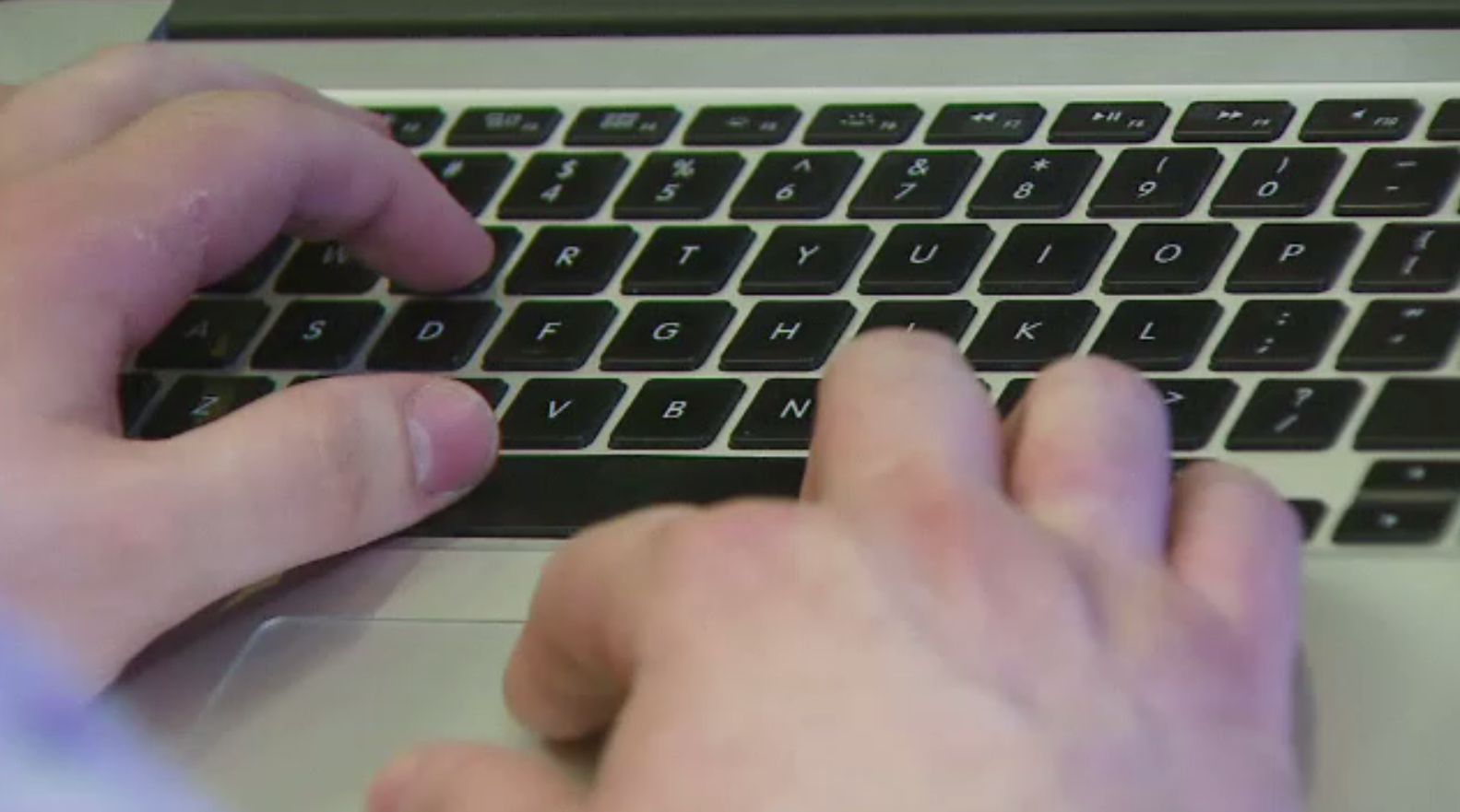 Ce a pățit un român care și-a comandat o mașină de pe o platformă online din Marea Britanie