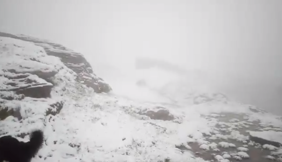 Ninsoare în România, în plină vară. VIDEO cu zăpadă