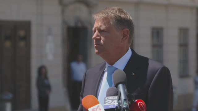 Iohannis, despre o eventuală OUG: Mare grijă, societatea civilă trebuie să stea în alertă. Să protestăm