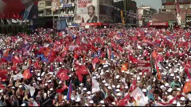 Alegeri prezidențiale în Turcia, duminică. Candidatul opoziţiei câştigă tot mai multă popularitate