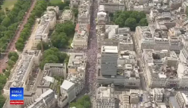 Zeci de mii de oameni, în stradă la Londra pentru un al doilea referendum privind Brexit-ul