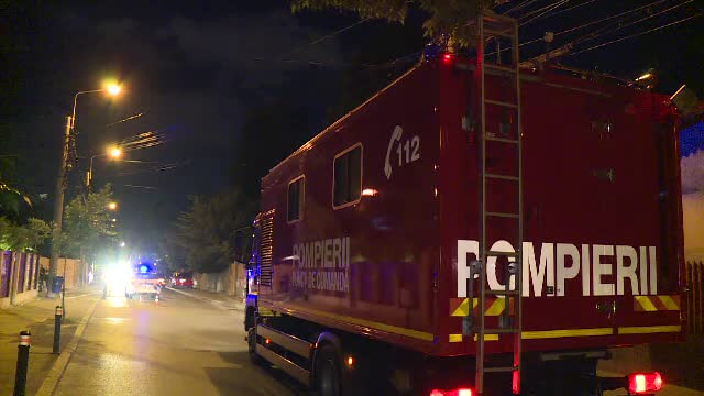 Un autocar în care se aflau 45 de persoane a luat foc în mers. VIDEO