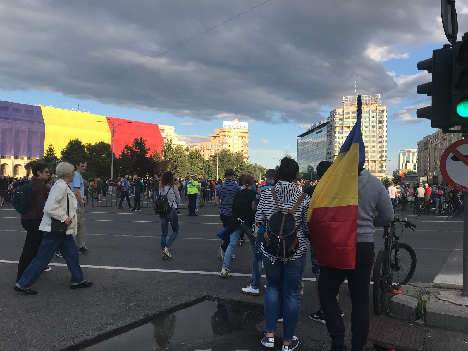 Apel la non-violenţă al grupurilor civice. Mesajul către protestatari: ”Fiţi fermi, dar nu violenţi!"