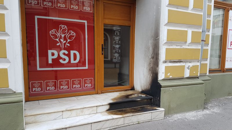 Sediul PSD Satu Mare, atacat cu sticle incendiare. Poliția a început ancheta