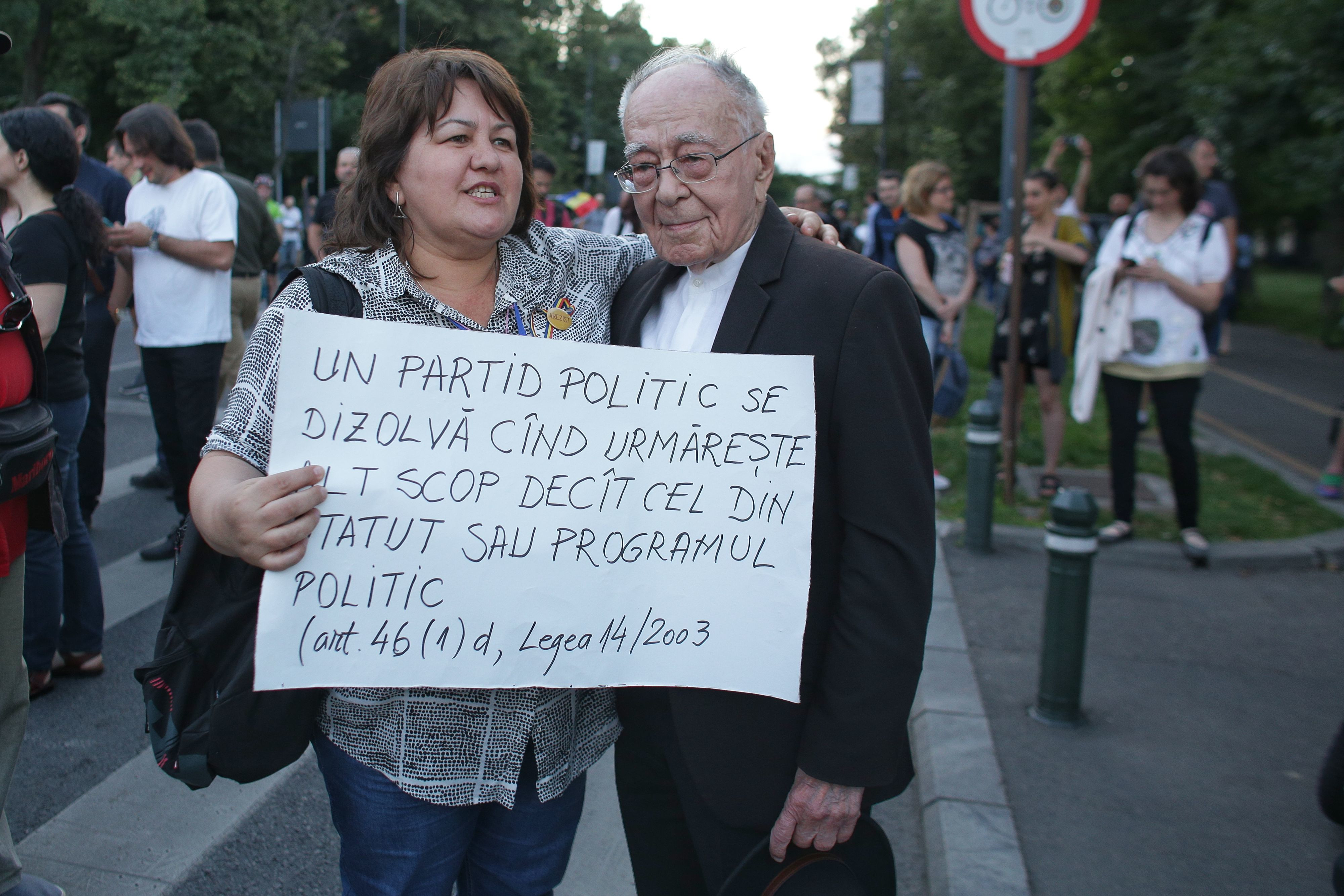 protest, piata victoriei, - 2