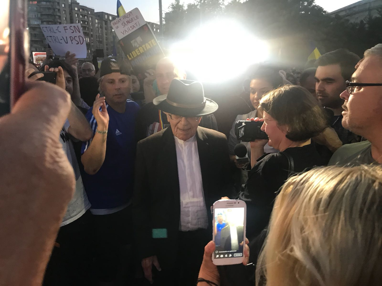 Mihai Șora, din nou la proteste: ”La centenar, România nu arată bine”