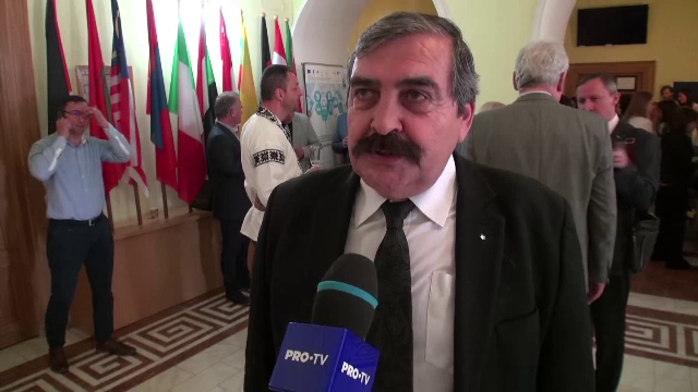 Lecţie de viaţă dată de doi soţi din Iaşi. Pregătesc gratuit elevi care vor să ajungă doctori