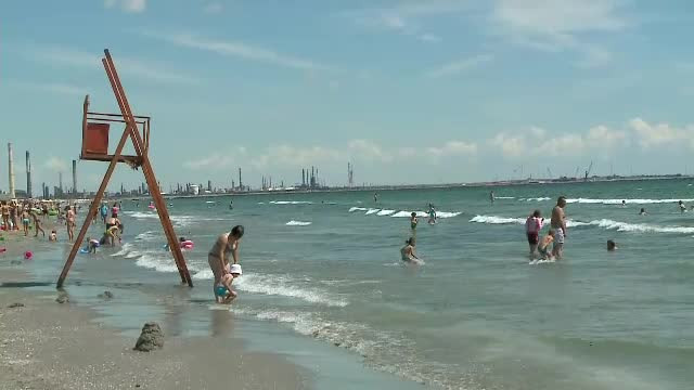 Un bărbat a murit pe litoral. Valurile i-au adus trupul pe plajă, la Năvodari