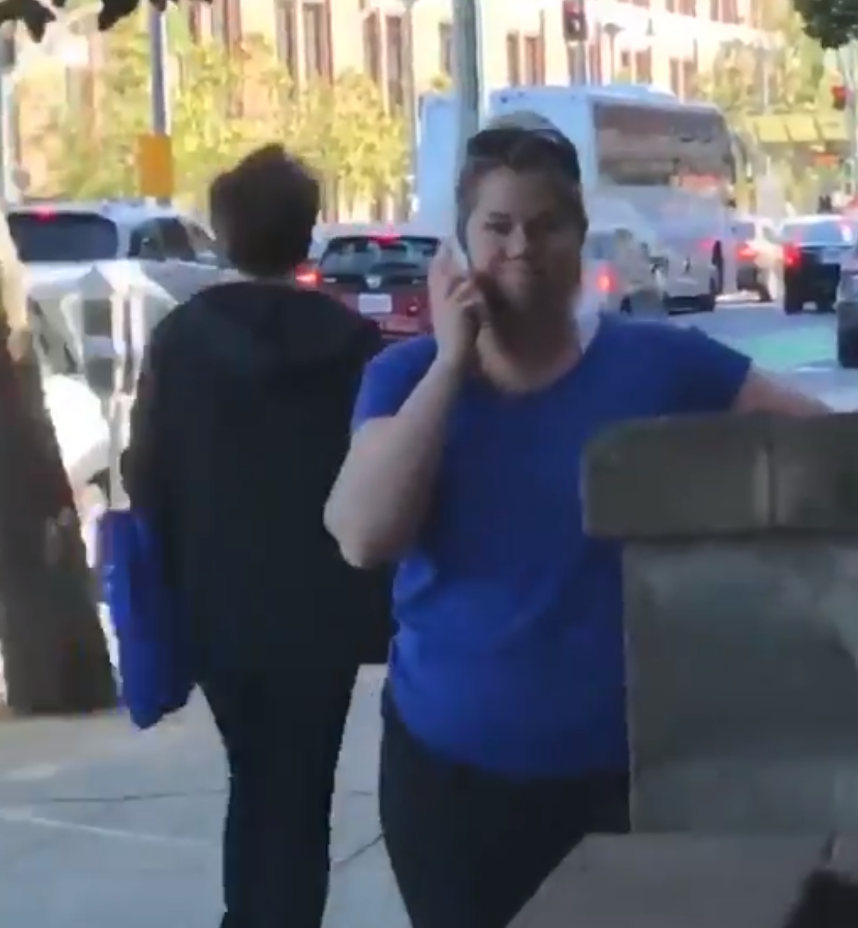 O femeie a denunțat la poliție o fetiță de 8 ani, care vindea apă pe trotuar