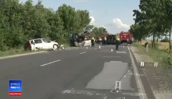 Zece răniţi într-un accident produs în Ungaria. Două vehicule din România, implicate