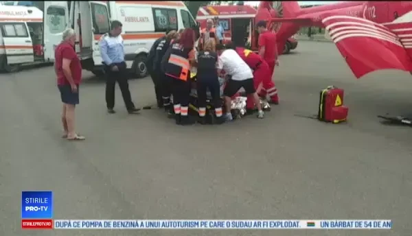 Au vrut să repare o mașină, dar au ajuns în stare gravă la spital după ce au provocat o explozie