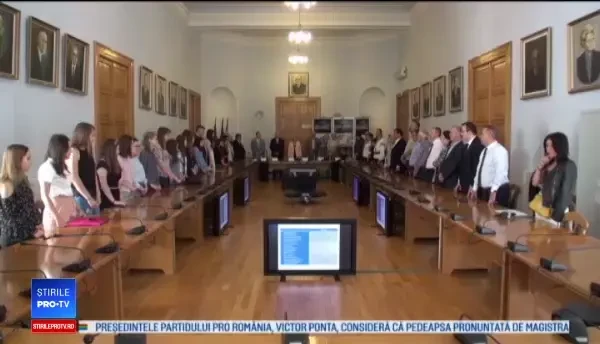 Lecţie de viaţă dată de doi soţi din Iaşi. Pregătesc gratuit elevi care vor să ajungă doctori