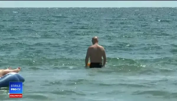 Un bărbat a murit pe litoral. Valurile i-au adus trupul pe plajă, la Năvodari