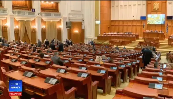 Moţiunea de cenzură, votată miercuri. Opoziția mai are nevoie de 90 de voturi