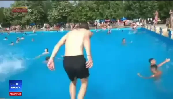 Au murit sau au rămas paralizați pe viață, după ce au sărit cu capul înainte în piscină
