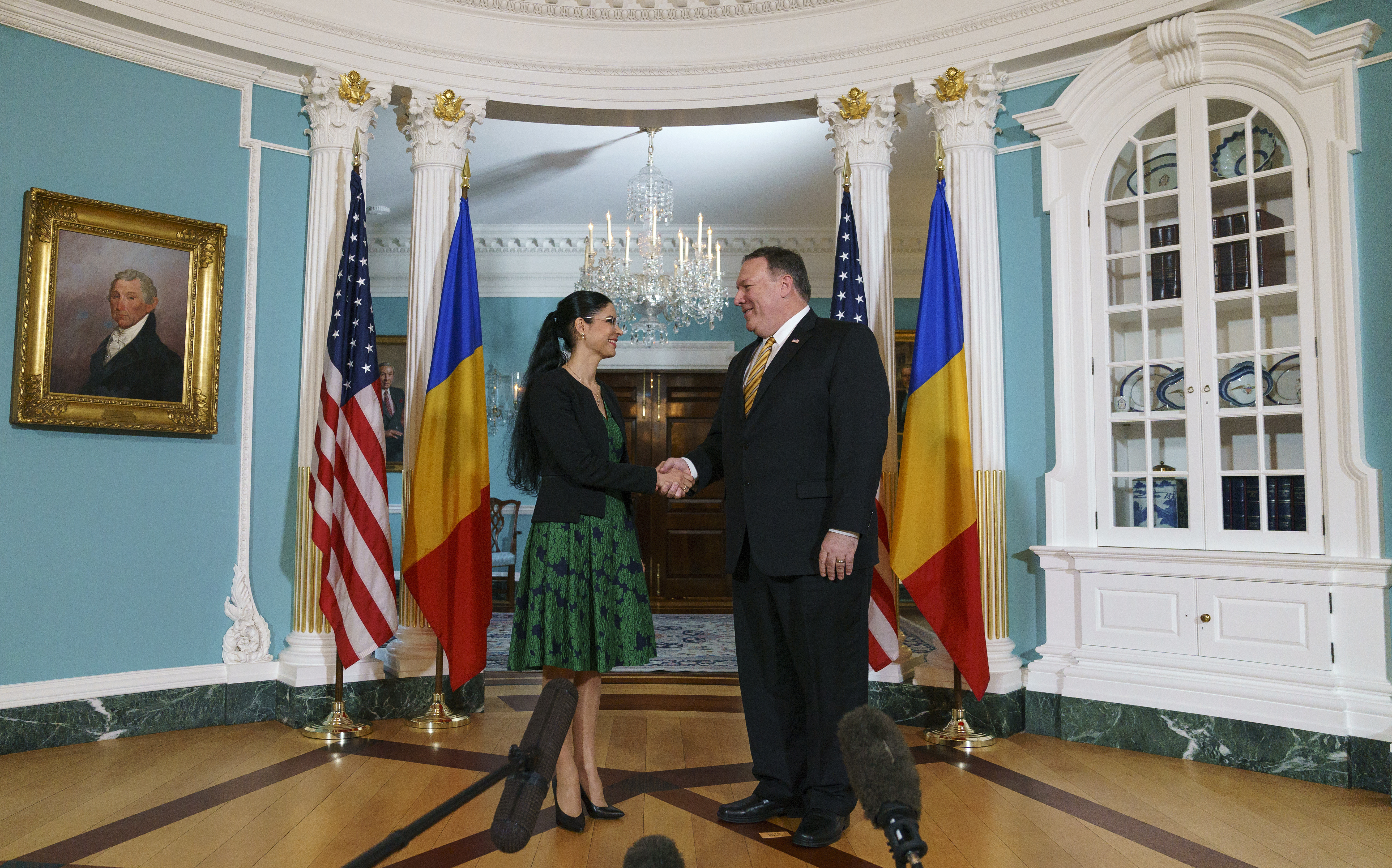 Klaus Iohannis a semnat decretul privind numirea Anei Birchall ca vicepremier interimar