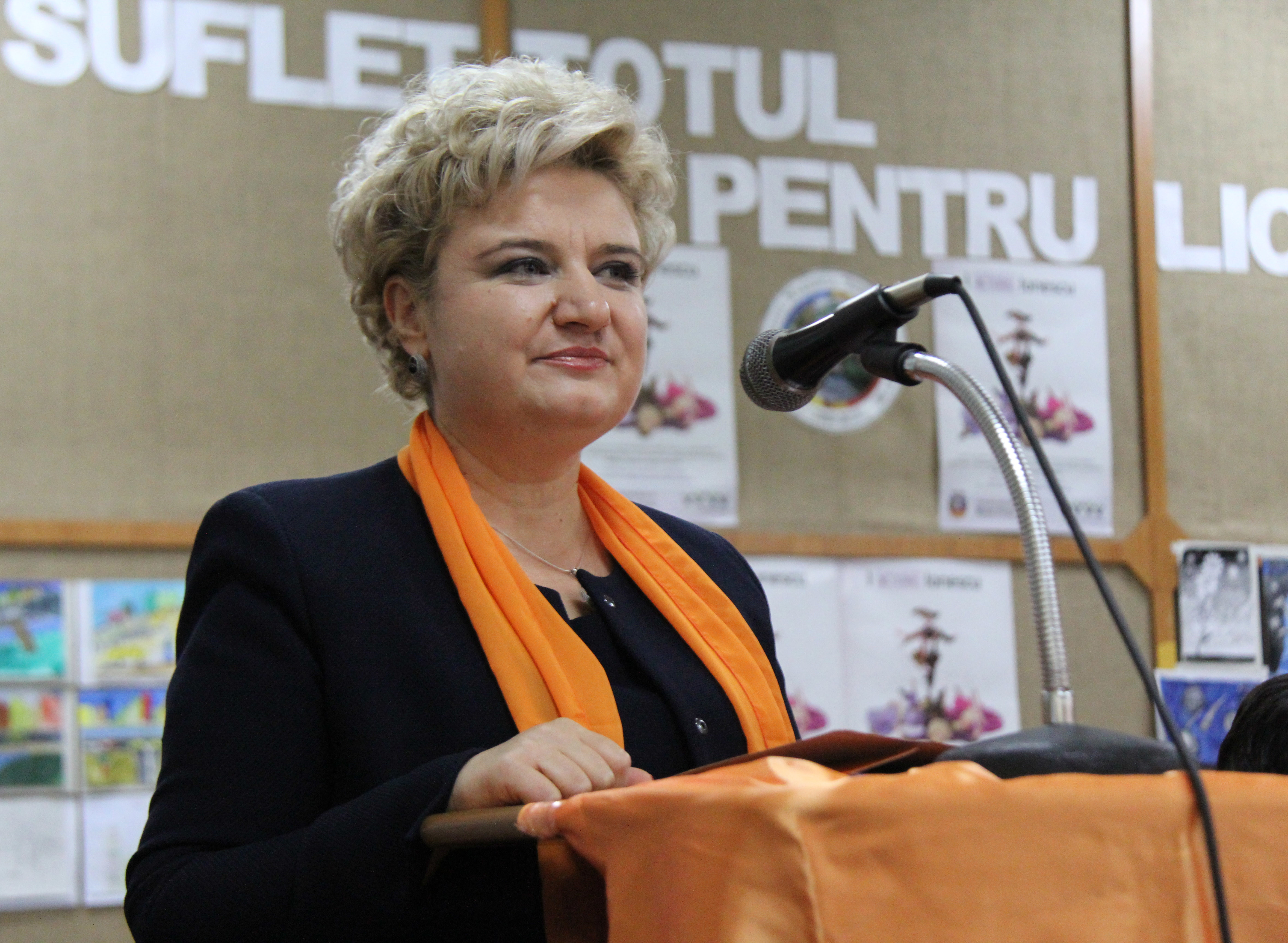 Traseism politic. O senatoare a demisionat de la PNL și s-a mutat la PSD