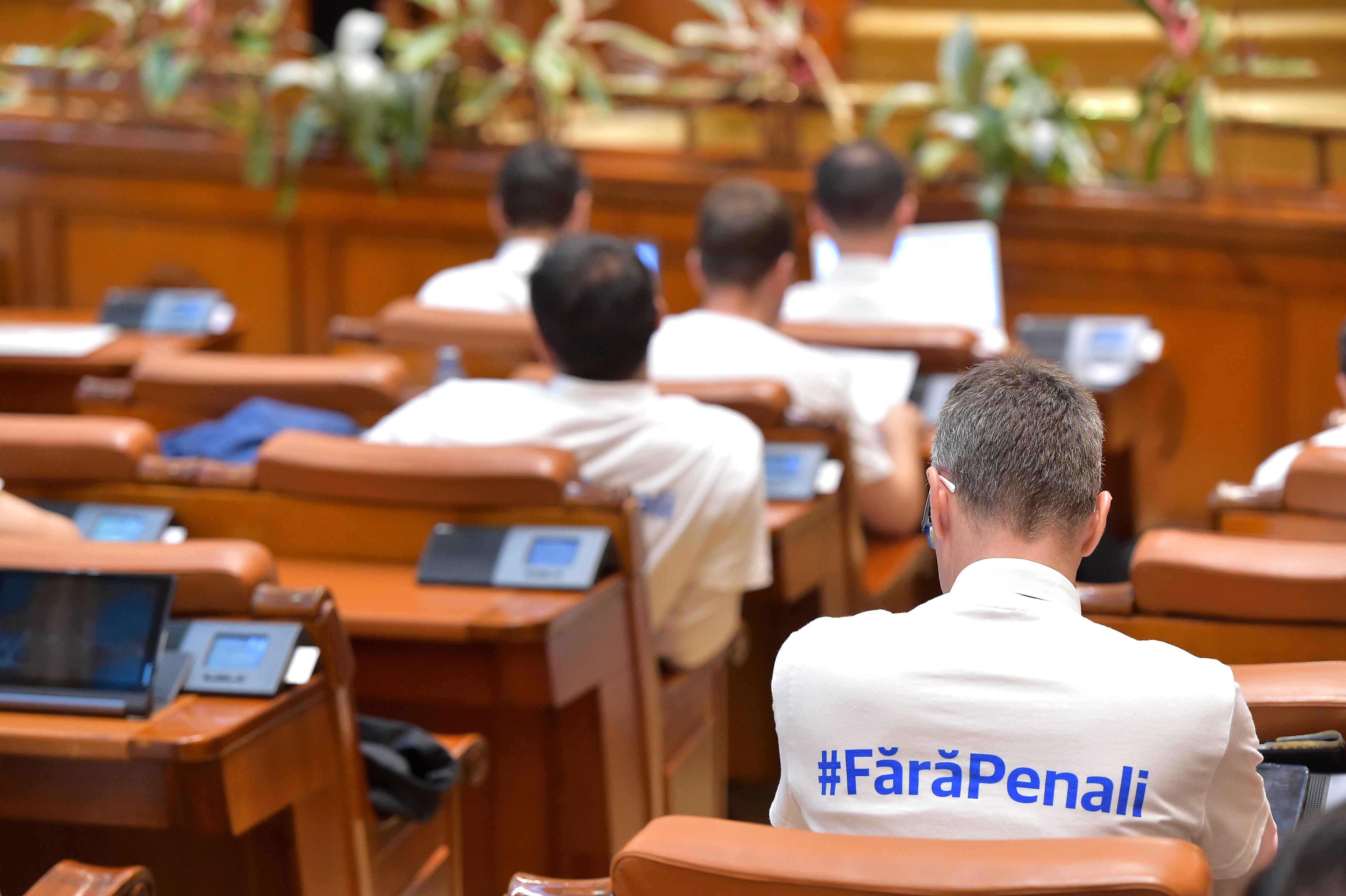 USR: ”Ultima măgărie PSD-ALDE, au scos sistemul electronic de vot în Senat”