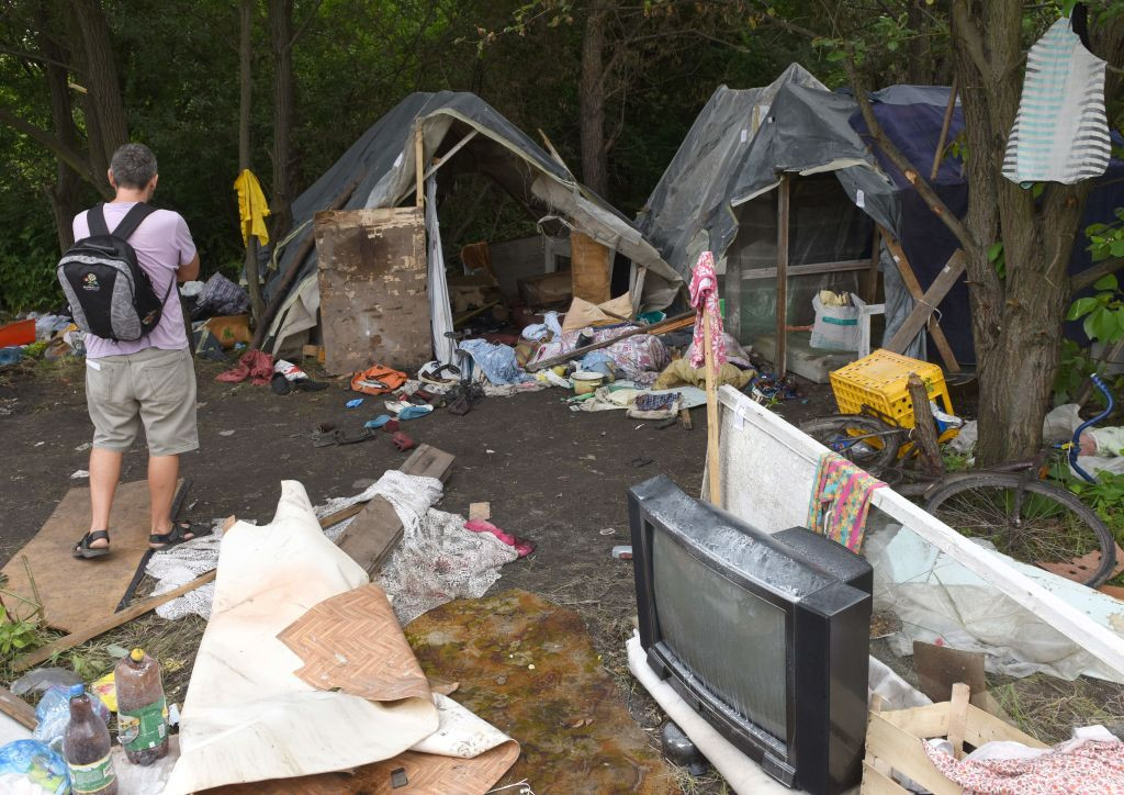 Tabără de romi, atacată. Un tânăr de 24 de ani a murit, alte 4 persoane au fost rănite