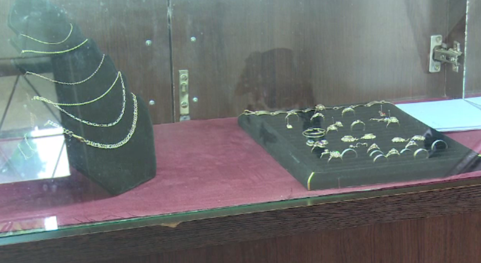 Ce au pățit clienții unei bijuterii din Târgoviște, după ce și-au dus aurul la reparat