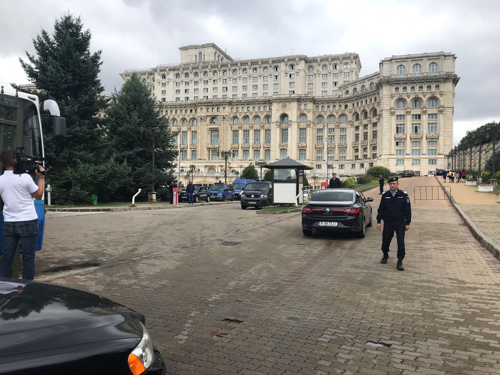 politie si jandarmi la Parlament