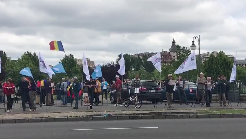 proteste la Parlament