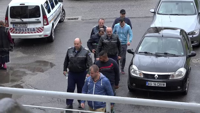 Percheziții la o bandă de spărgători care acționau în trei județe. Valoarea bunurilor furate