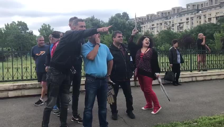 proteste la Parlament