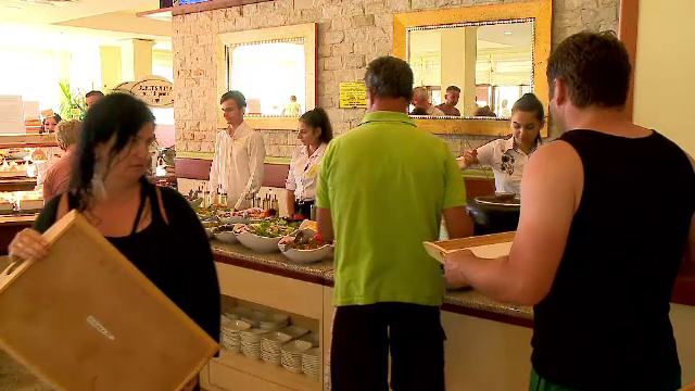 Vacanțele all inclusive atrag turiștii. Cât plătește o familie pentru o săptămână la Mamaia