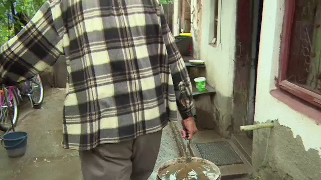 Jumătate de țară nu e racordată la canalizare. "Primarul ce să spună, nu sunt bani”