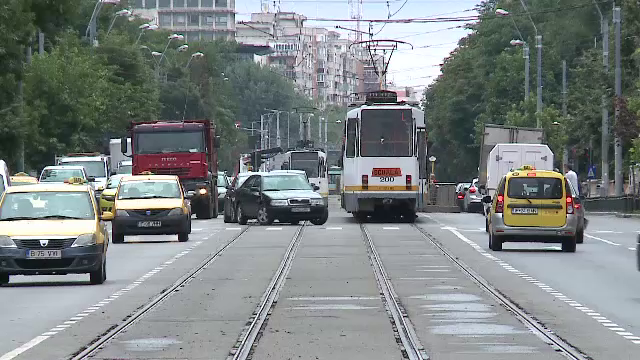 Metrou ușor în Capitală. Gardurile îi nemulțumesc atât pe pietoni, cât și pe șoferi
