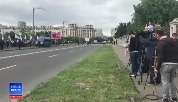 Poliția a restricționat accesul autoturismelor pe bulevardul Națiunile Unite